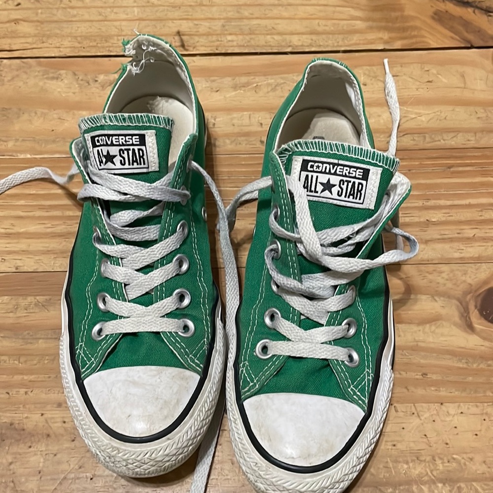 Converse low tops, W7.5/M5.5, Kelly green